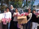 توزيع الورود للإمهات في مدرسة الصديق الإبتدائية 